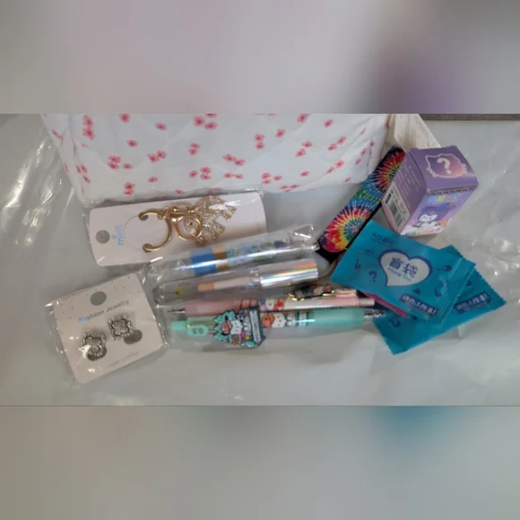 Stuffed With Goodies Primark White Quilted Cushion Cover with Pink Rose Print - Picture 4 of 7